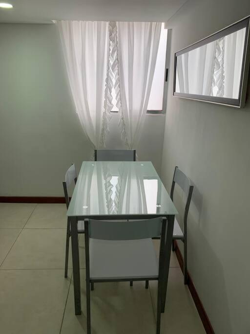 Cerca Del Centro Comercial Titan. 300 Appartement *
