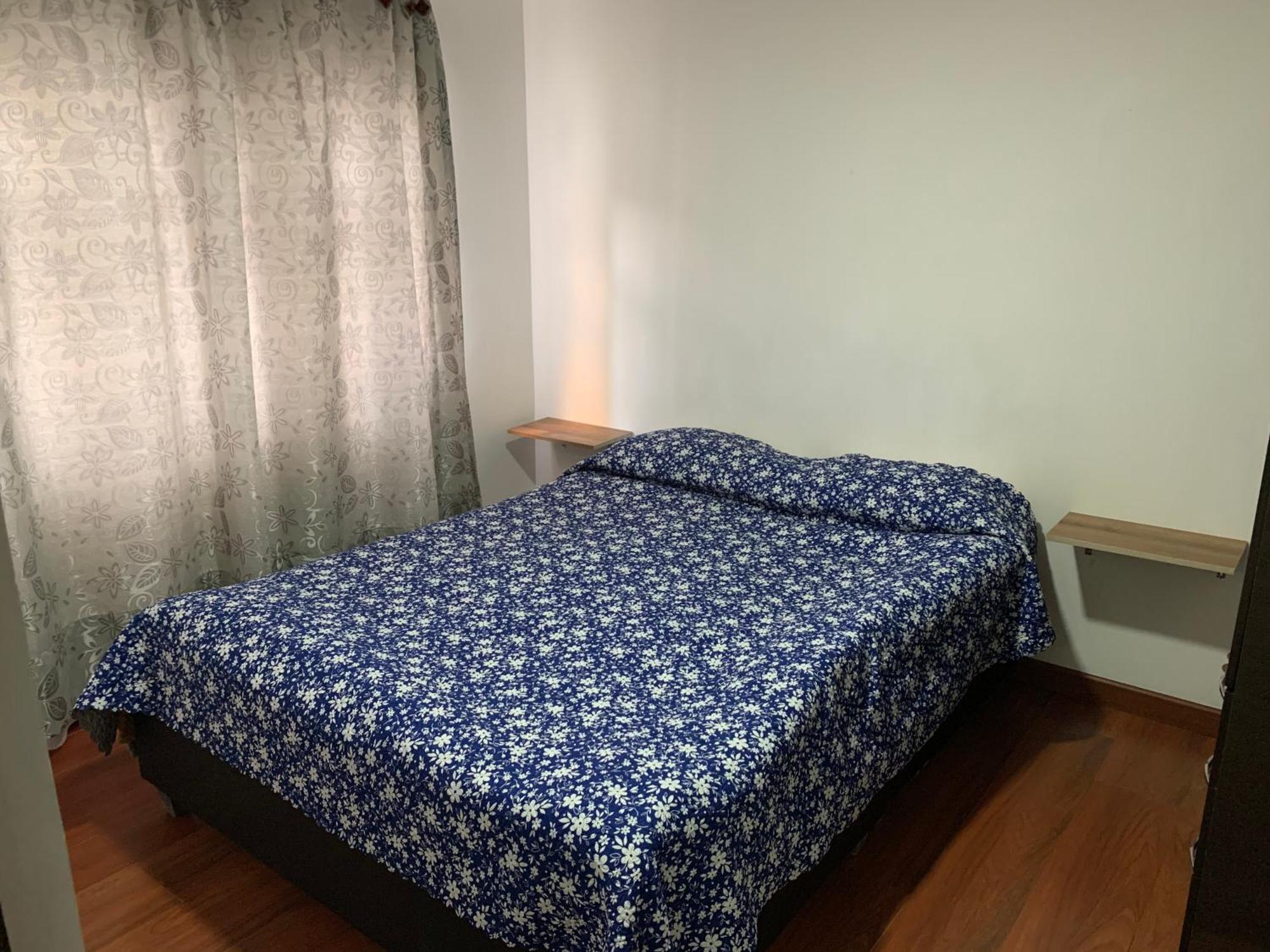 Cerca Del Centro Comercial Titan. 300 Appartement